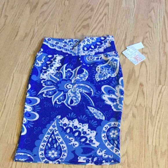 NWT LULAROE CASSIE skirt in XS in a paisley design - Picture 1 of 7